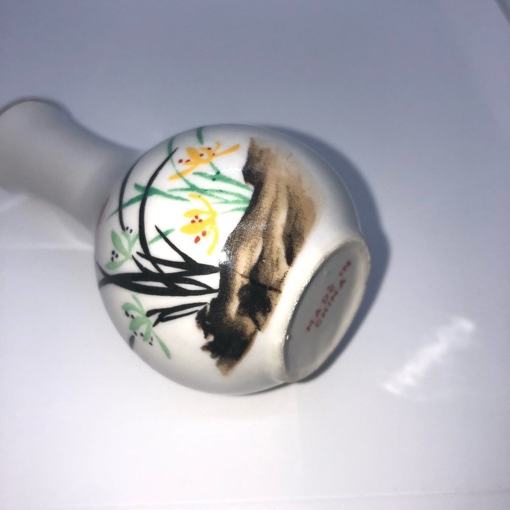 Vintage Porcelain Chinese 4" Floral Vase - Picture 4 of 8